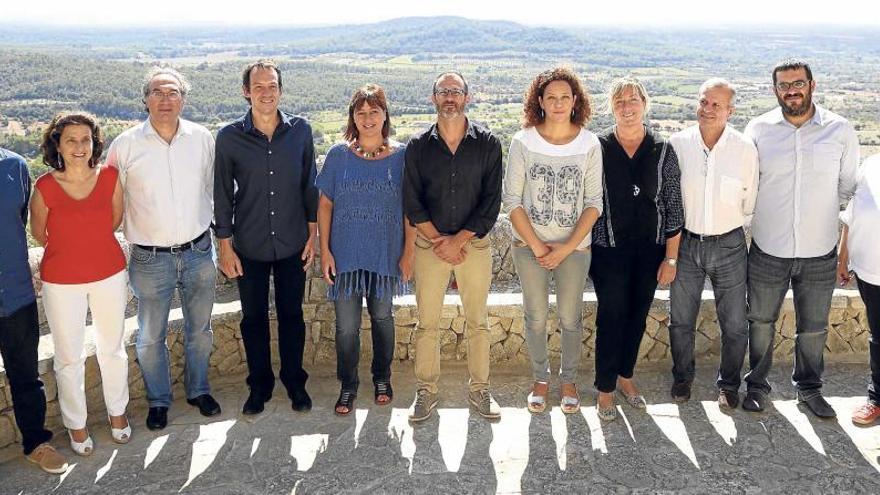 Imagen del Govern durante su encuentro en el Santuario de Gràcia con Francina Armengol y Biel Barceló al frente.