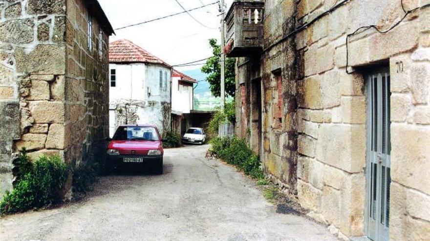 O Pazo Redondo (O Pombal. Meira).   | // FDV 