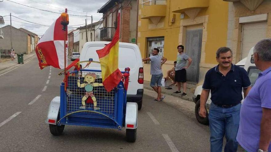 Santibáñez de Tera despide las fiestas con desfile de carrozas