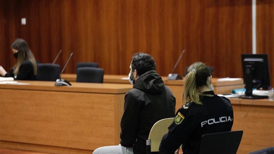 El acusado, en el banquillo de la Audiencia de Zaragoza