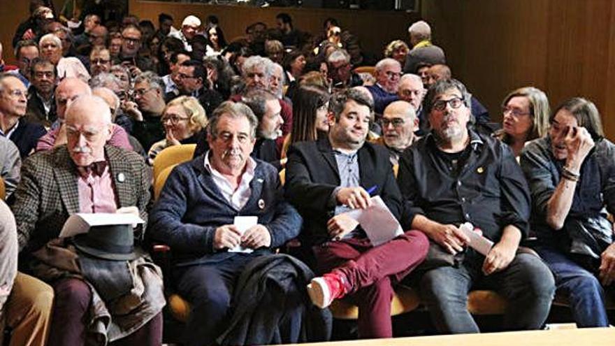 Jordi Pesarrodona, segon per la dreta, a la presentació del manifest que es va fer ahir a Barcelona