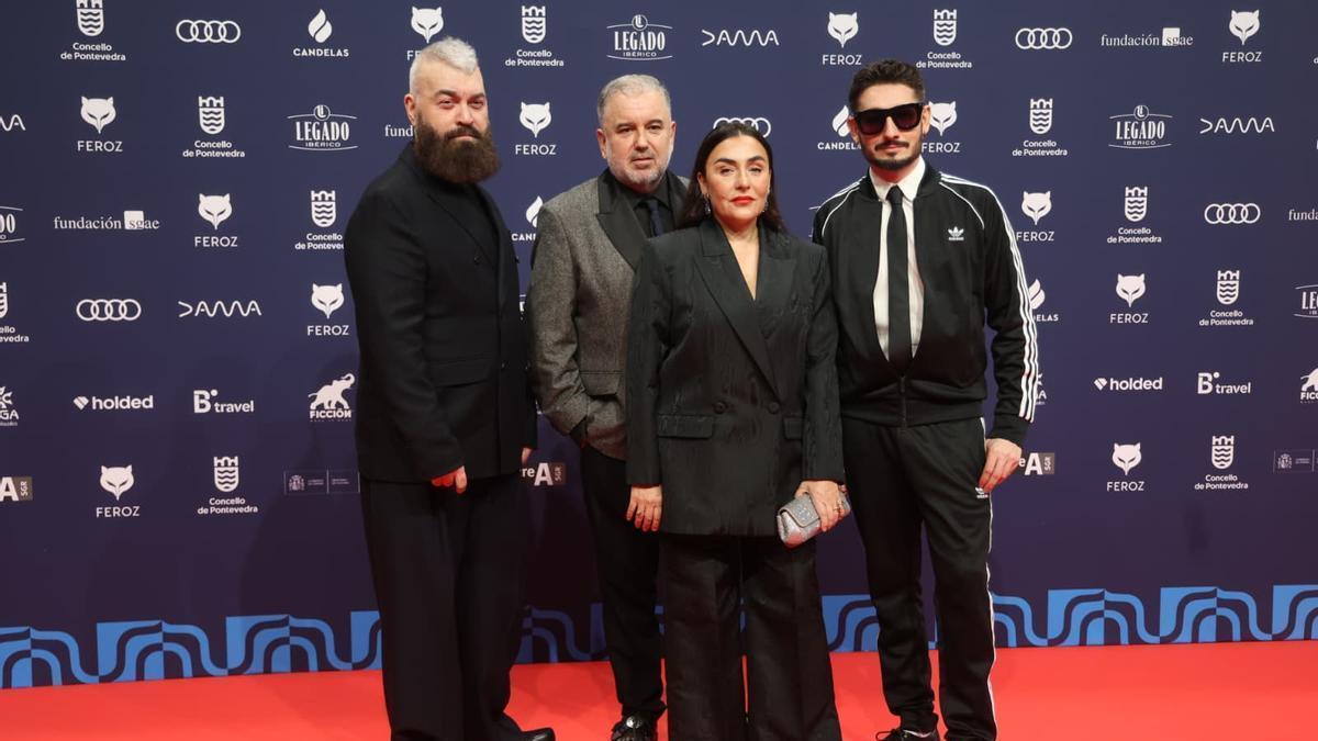 Candela Peña junto a compañeros de reparto de Furia