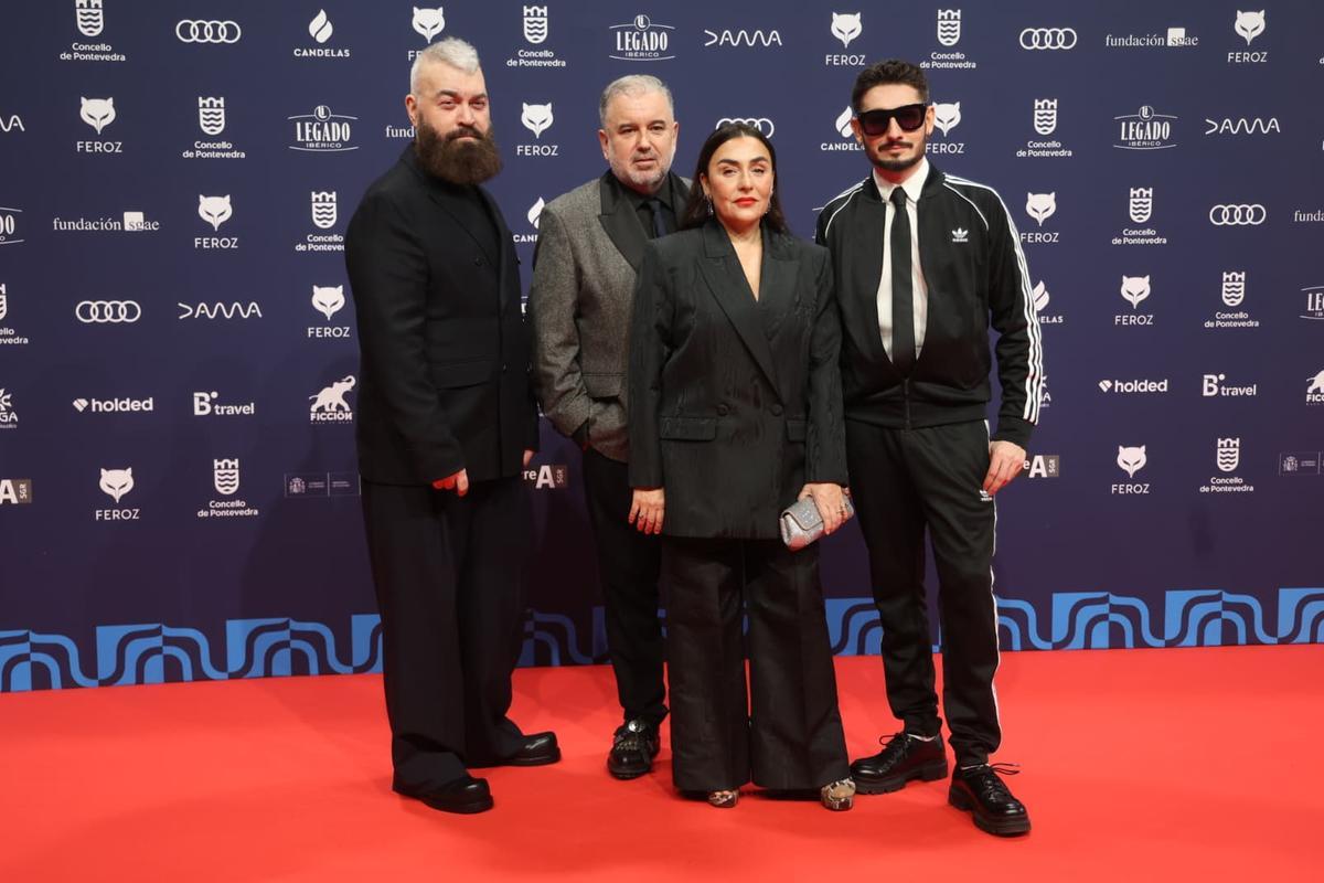Candela Peña junto a compañeros de reparto de Furia Candela Peña junto a compañeros de reparto de Furia