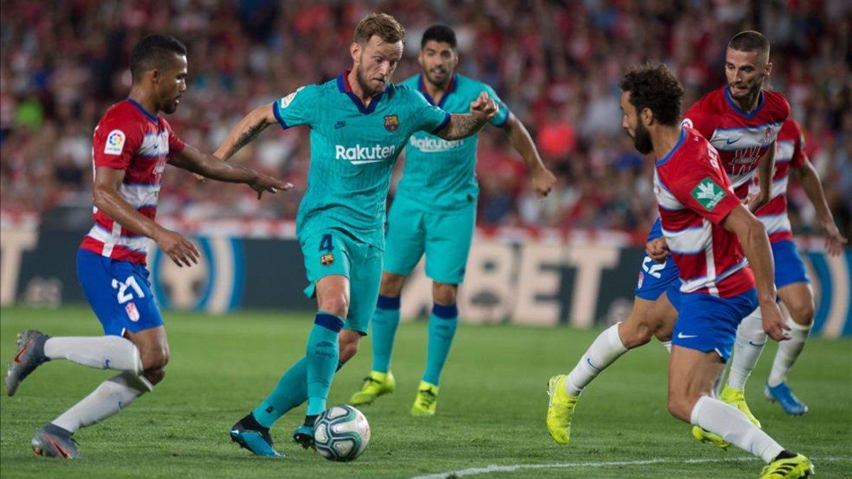 Rakitic, titular por primera vez esta temporada en Granada