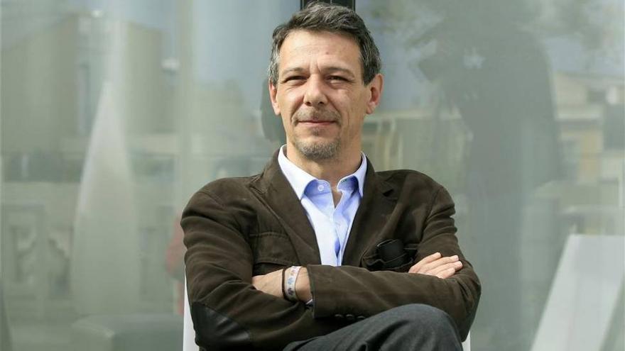 Álvaro Enrigue gana el Premio Herralde de Novela