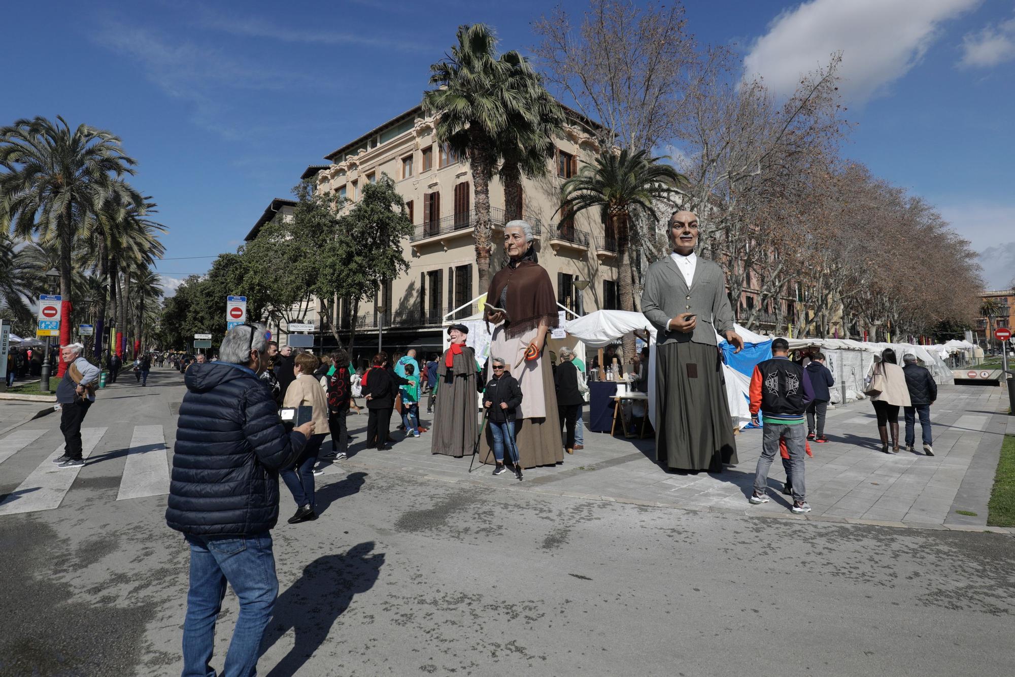 Miles de personas disfrutan de la primera jornada de la Diada de les Illes Balears