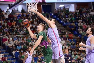 Derrota con honor del Unicaja ante el intratable Barça