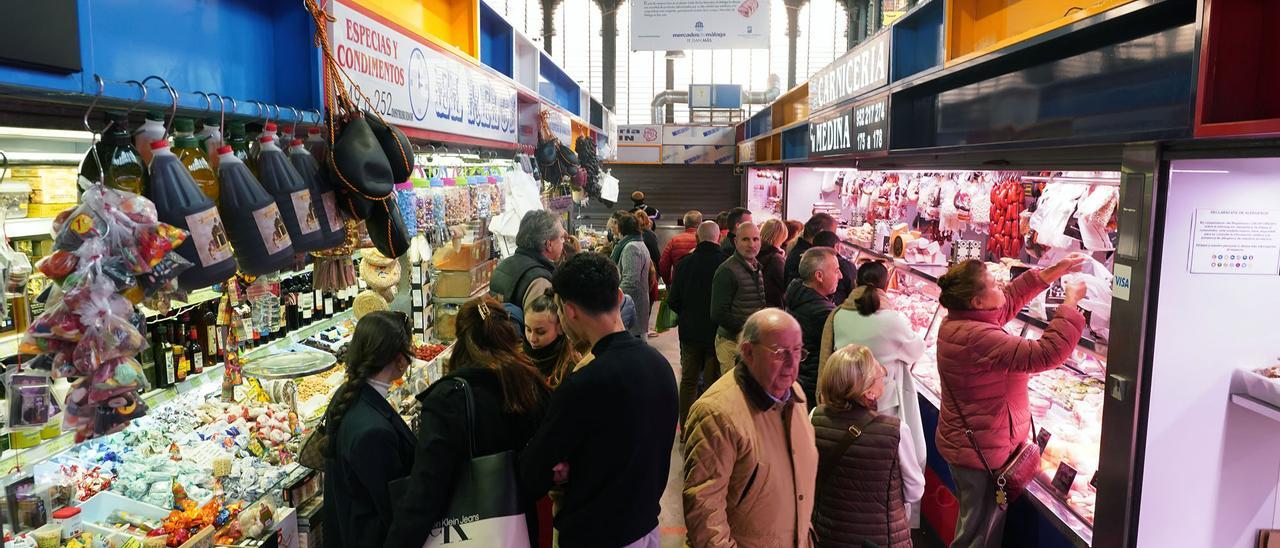 Compras de Navidad en el mercado de Atarazanas