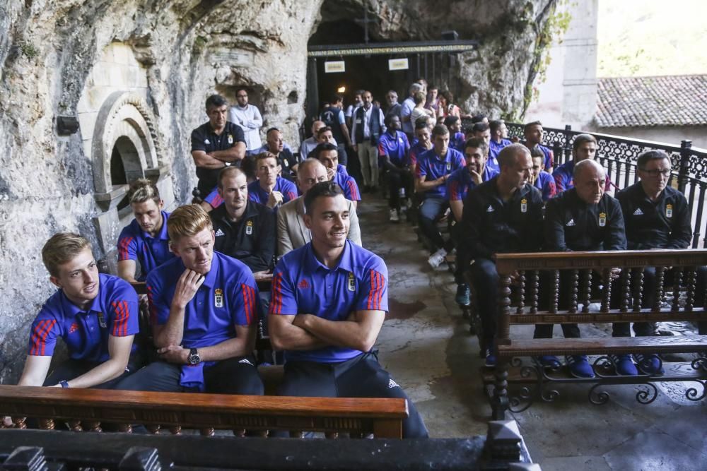 Ofrenda del Real Oviedo a la Santina