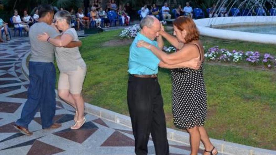 Comienzan los talleres de tango y milonga en la plaza Gabriel Miró