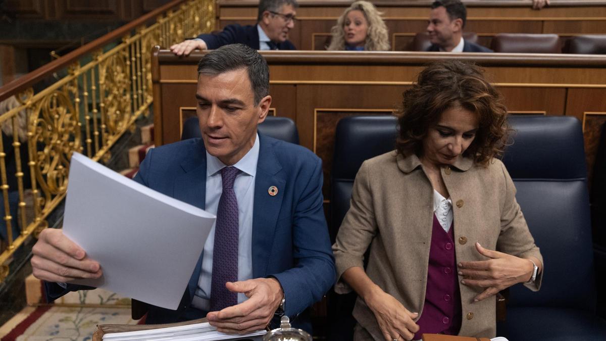 Pedro Sánchez y María Jesús Montero.
