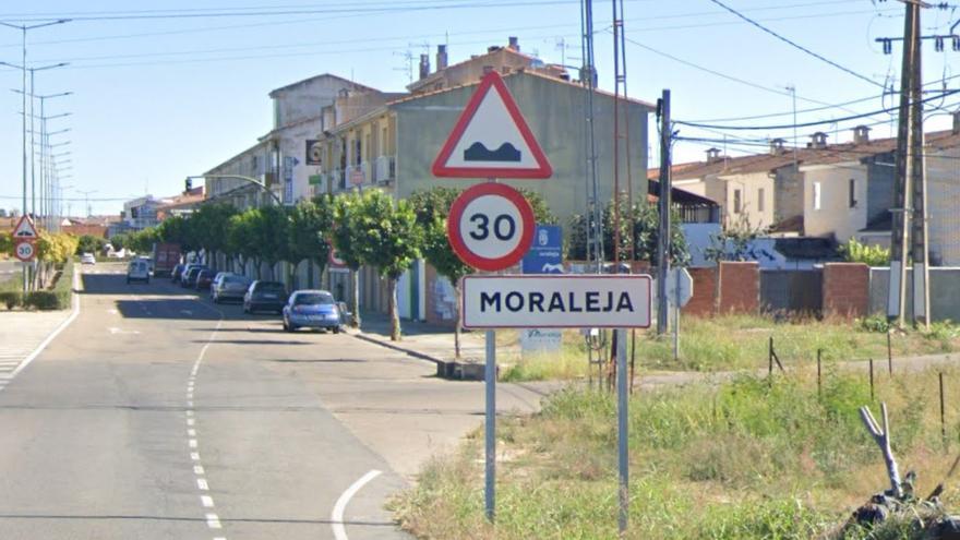 Uno de los accesos a Moraleja.