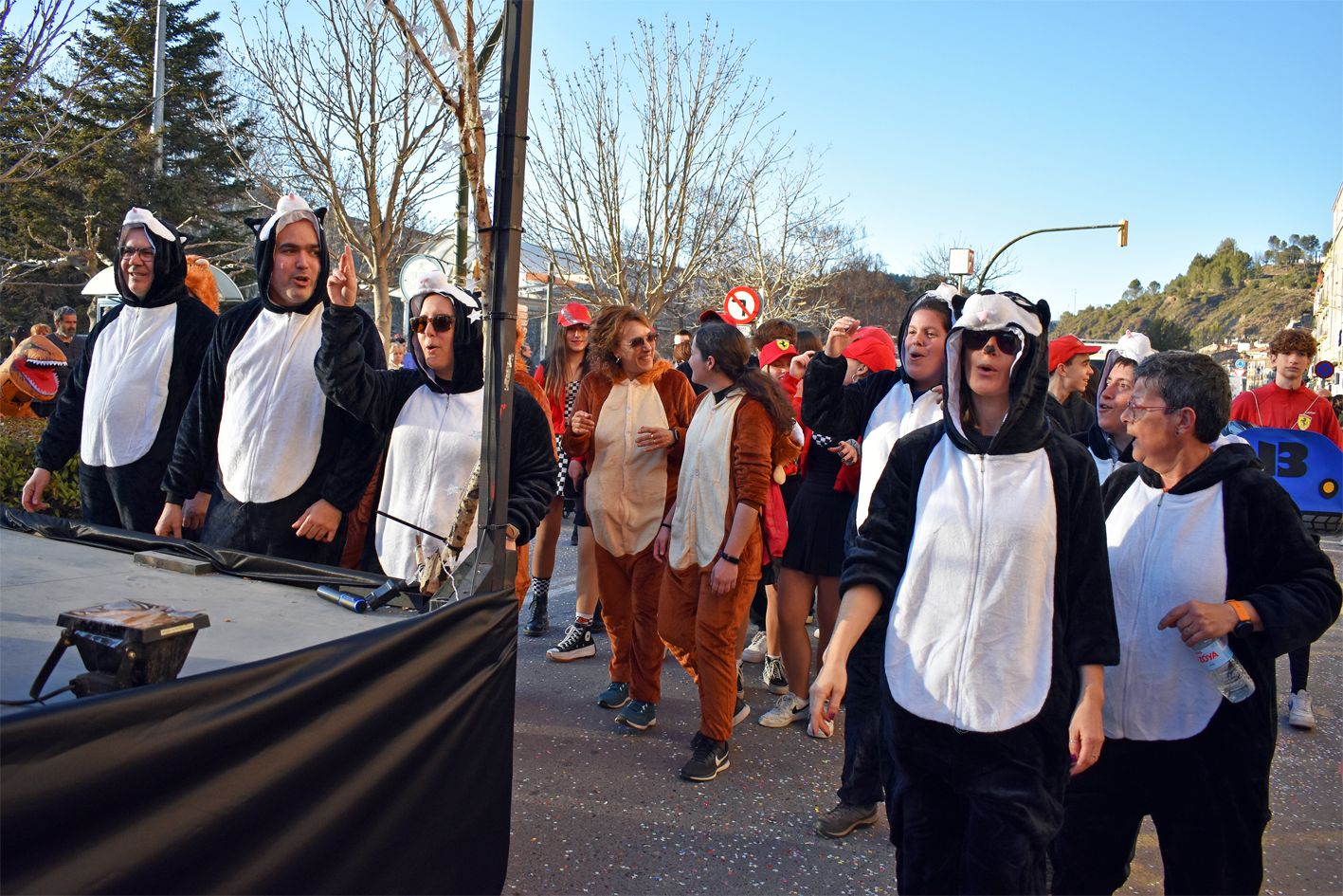 El Carnestoltes omple el centre de Súria de disfresses i diversió