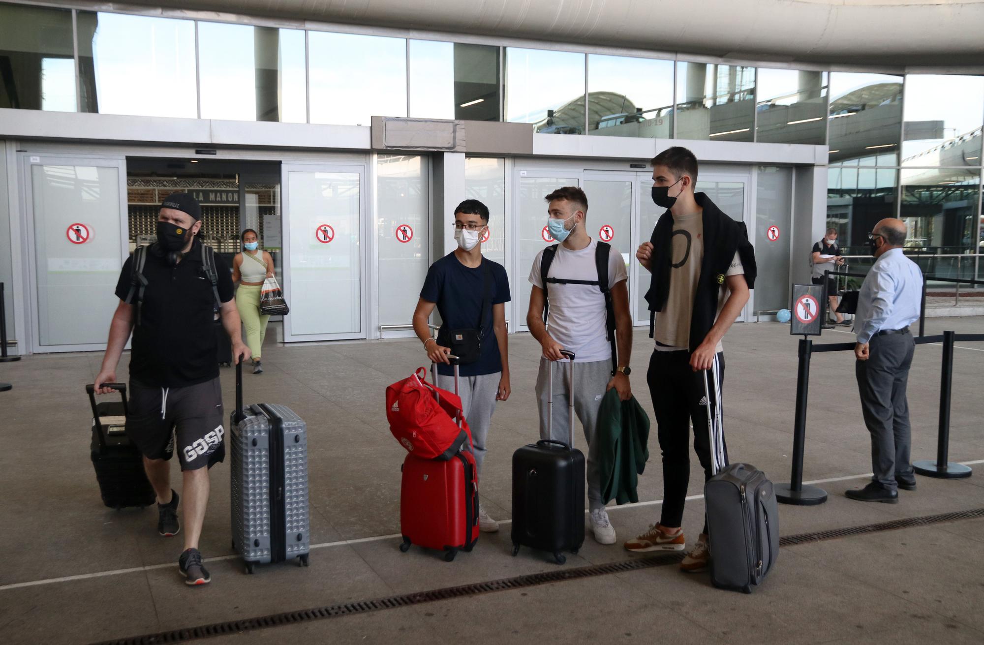 Llegada de turistas al aeropuerto de Málaga, el primer día de las vacaciones de verano de 2021