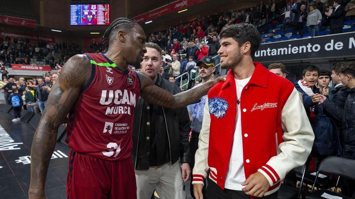 Carlos Alcaraz presenció el partido de baloncesto entre el UCAM Murcia y el Surne Bilbao Basket