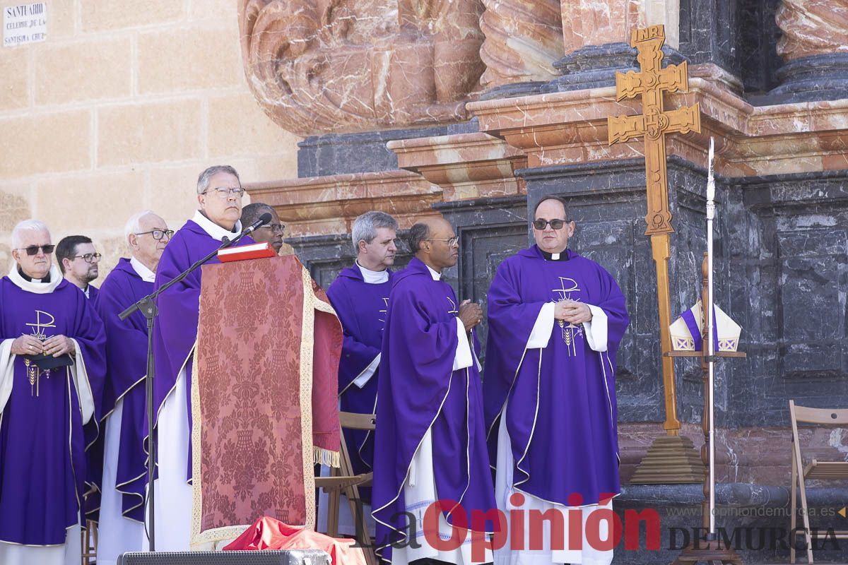 La vicaría de Cartagena, la UCAM, junto a asociaciones y peregrinos de toda España se ponen a los pies de la Vera Cruz