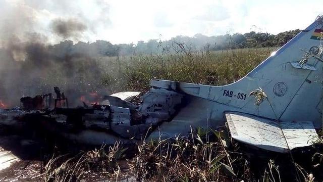 Restes de l'avió accidentat a Bolívia