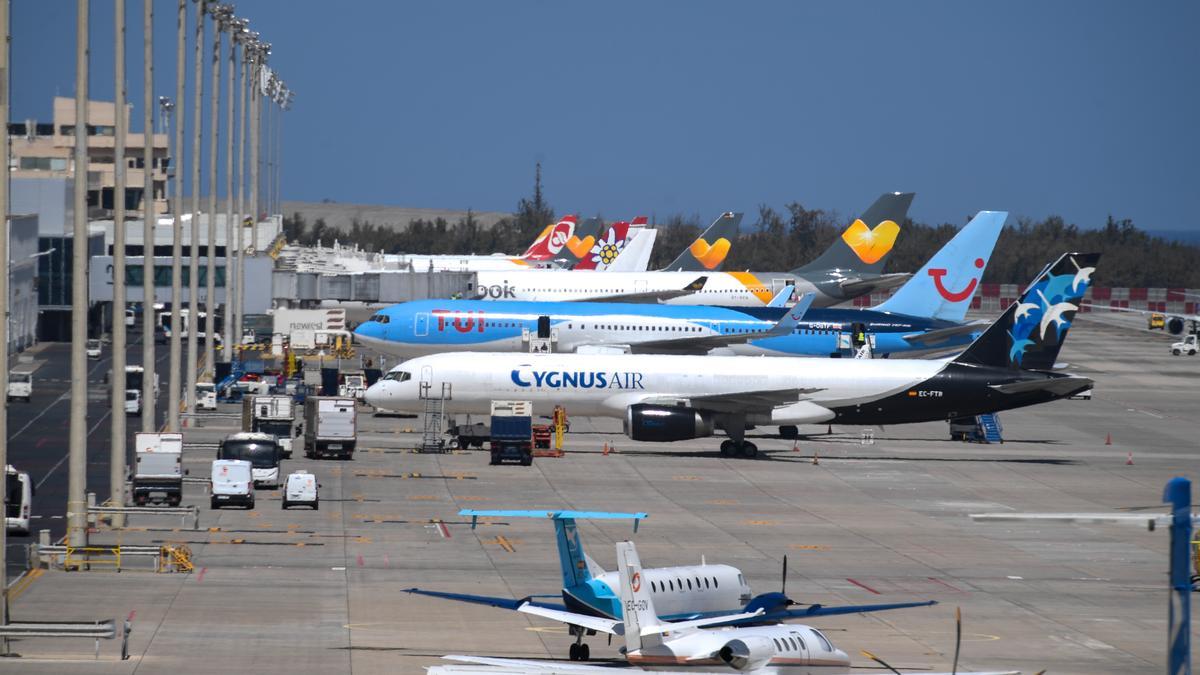 Aviones estacionados en el aeropuerto de Gran Canaria.