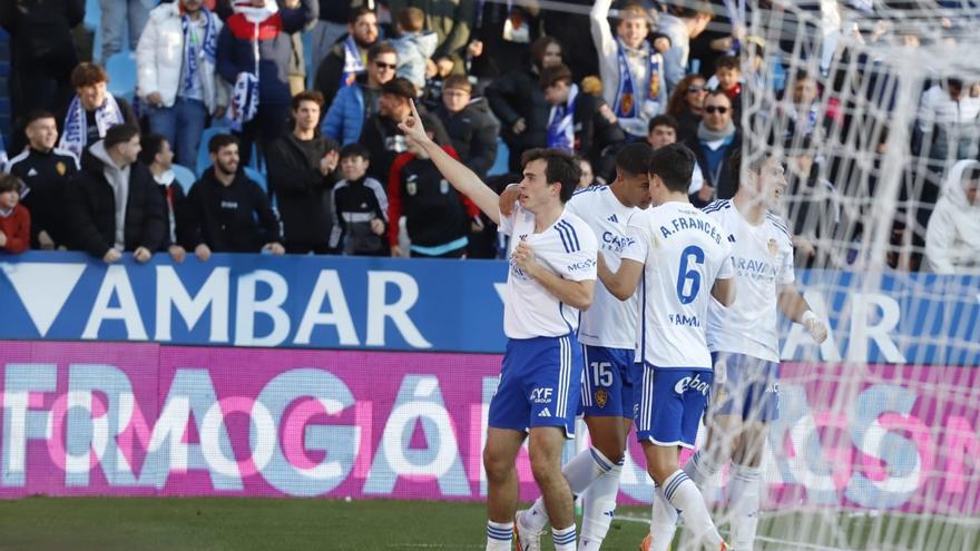 El Real Zaragoza se levanta y gana con solvencia al Andorra (2-0)
