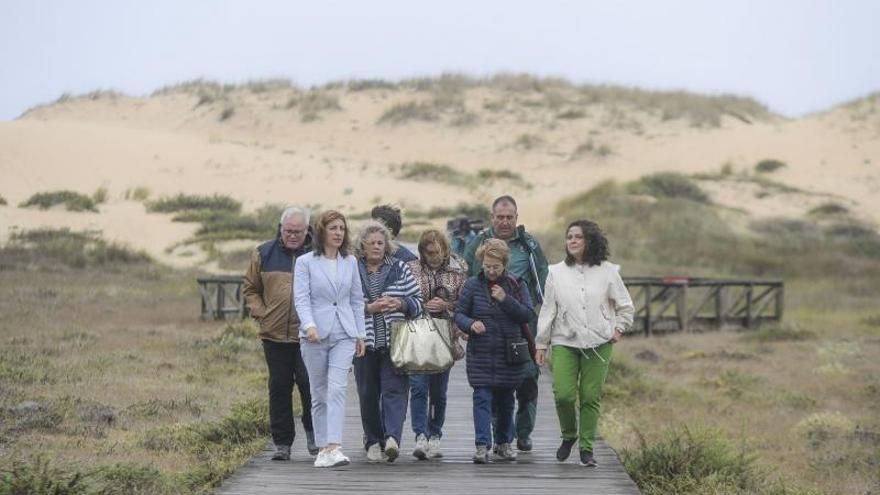 Liberan de especies arbóreas colonizadoras a contorna da duna costeira de Corrubedo