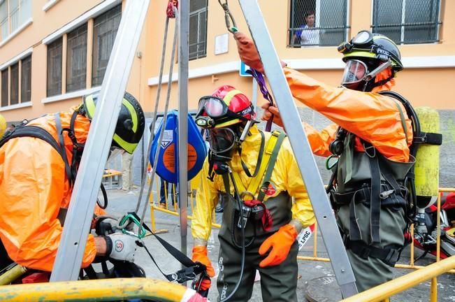 Efectivos de los Bomberos de Las Palmas de Gran ...