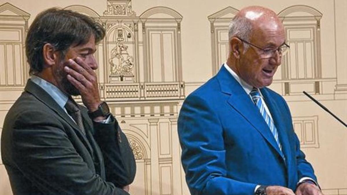 Josep Antoni Duran Lleida y Oriol Pujol, tras la cumbre de partidos sobre el pacto fiscal, en julio pasado.