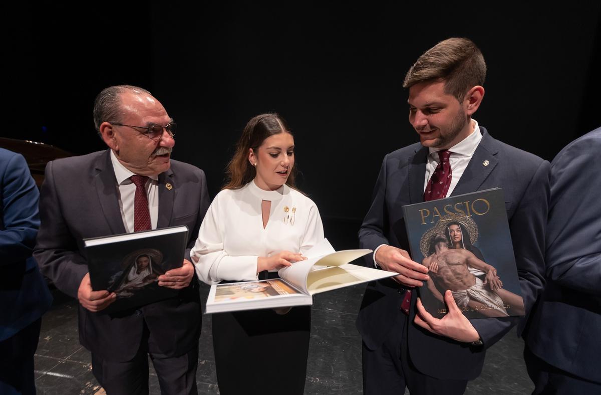 Entrega de los primeros ejemplares.