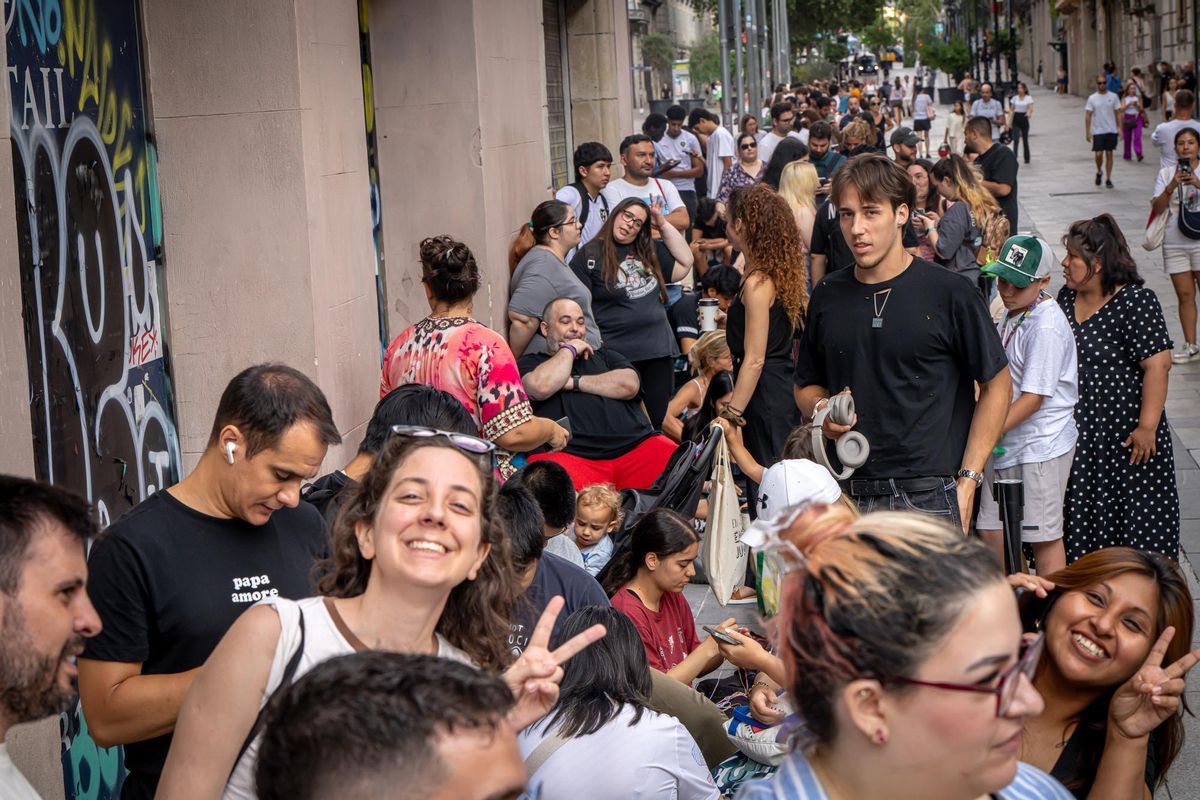 Colas masivas en Pop Mart por la llegada de Labubus a Barcelona