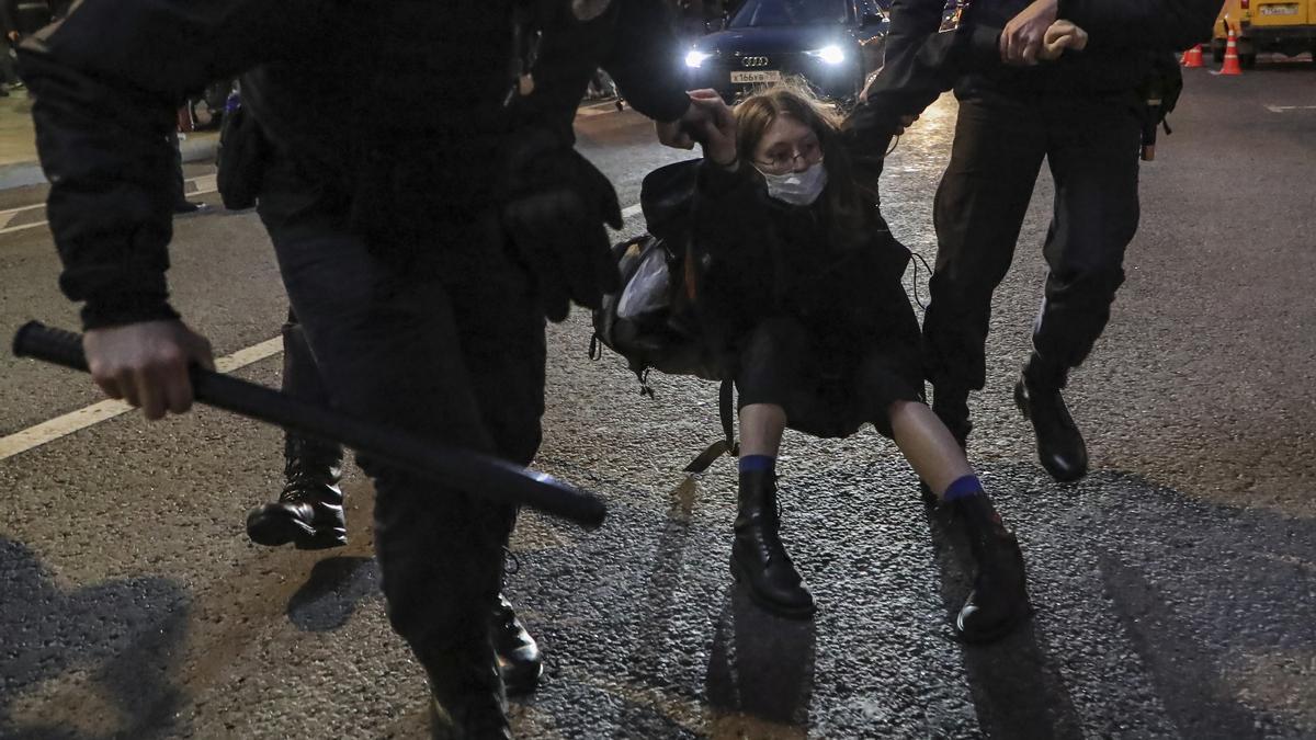 Casi 1.400 detenidos en protestas en Rusia contra la movilización parcial