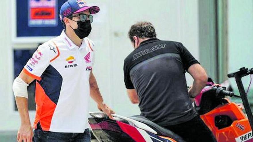 Marc Márquez regresa al circuito tras ser examinado. | A. CERESUELA