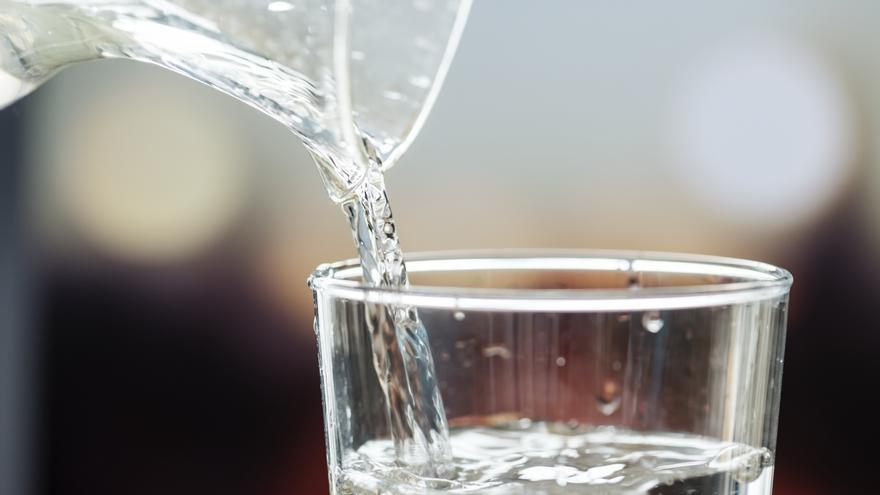 ¿Qué pasa si bebes agua destilada? La verdad detrás de este mito