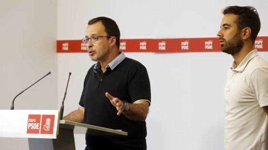 Julián López, en un acto del PSPV con José Muñoz.