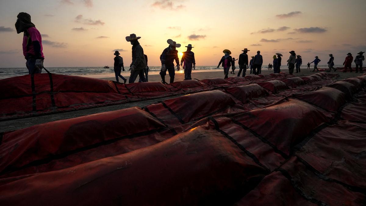 Efforts underway to limit environmental damage from oil spill in Gulf of Thailand