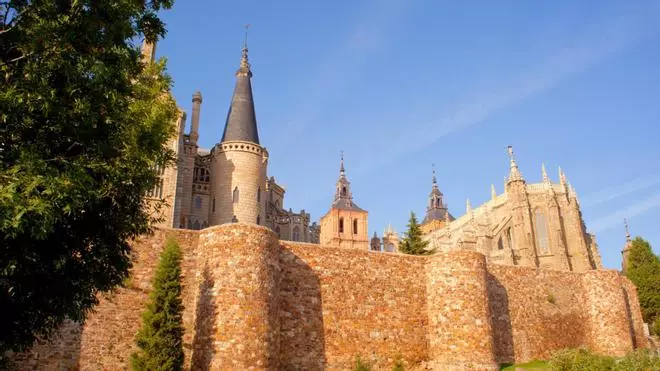 Este el mejor destino para descubrir a Antonio Gaudí fuera de Barcelona, perfecto para mayores de 65