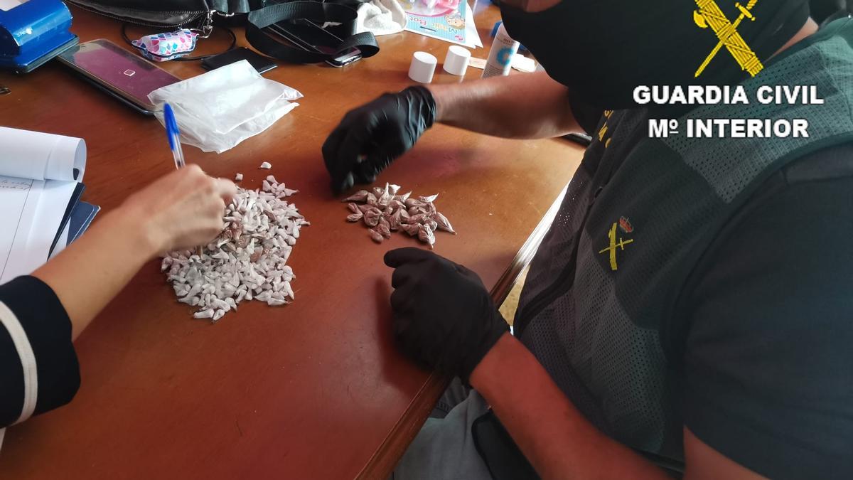 La Guardia Civil desarticula una banda dedicada al tráfico de drogas y el blanqueo de dinero en Vecindario