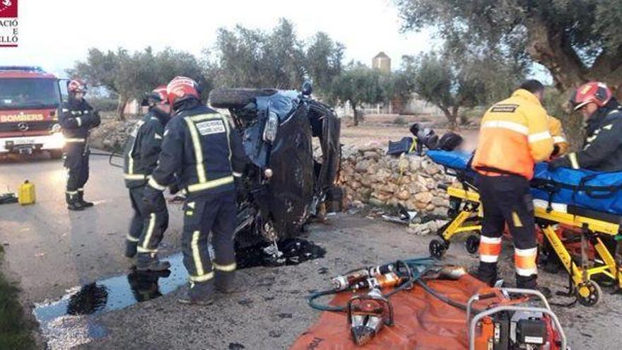 Una joven de 26 años sale ilesa de un aparatoso accidente en La Jana