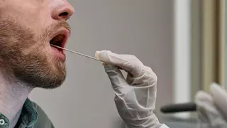 Un análisis de saliva podría revelar el riesgo de padecer cáncer, párkinson o enfermedades coronarias