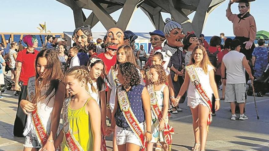 Vinaròs presume de pasión ‘gigante’ por los ‘nanos i gegants’ en la Fira i Festes