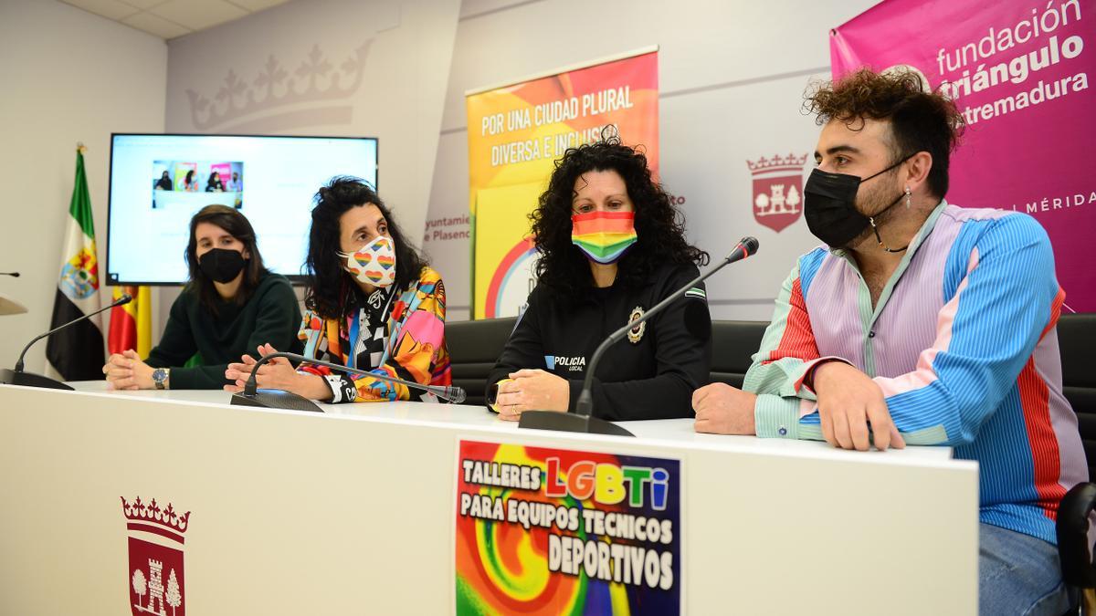 La psicóloga, la concejala, la agente local y el técnico de Triángulo, en la presentación del proyecto.