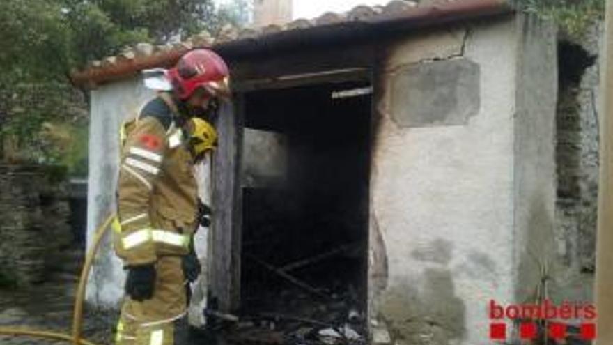 Incendi a la barraca d&#039;unes vinyes de Cadaqués