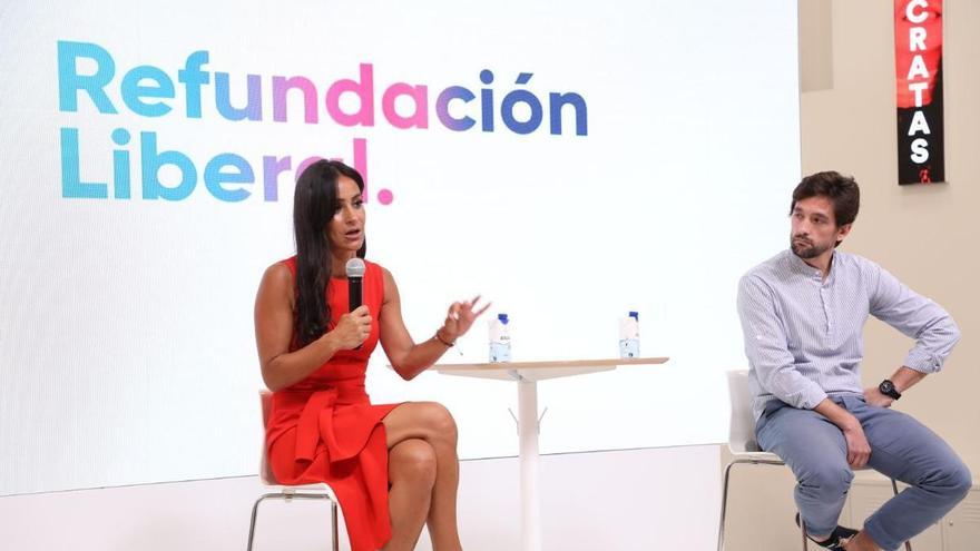 Cs lanza la lista oficialista con el eurodiputado Adrián Vázquez y el apoyo de Arrimadas y Villacís