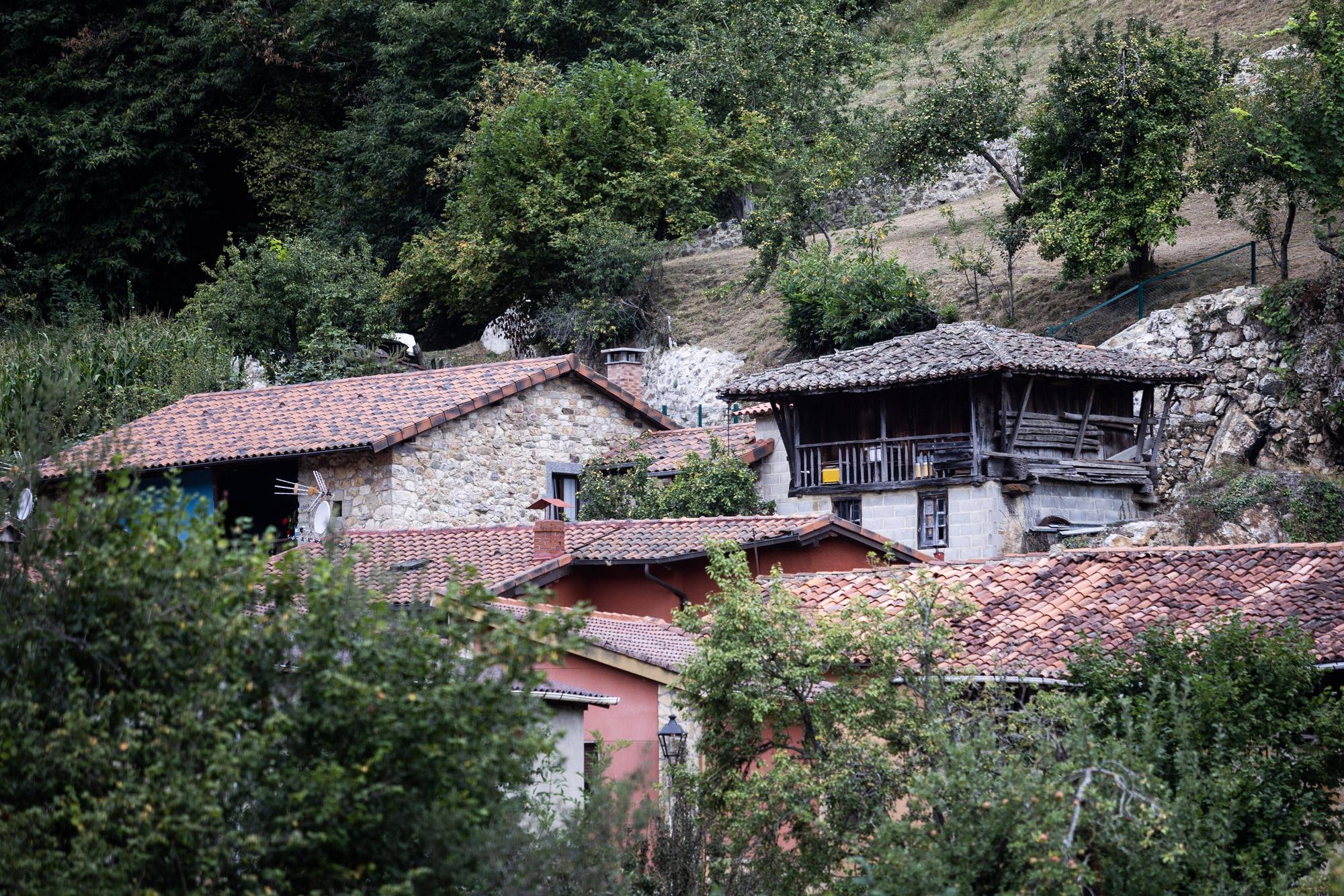 Asturianos en Sobrescobio, un recorrido por el municipio