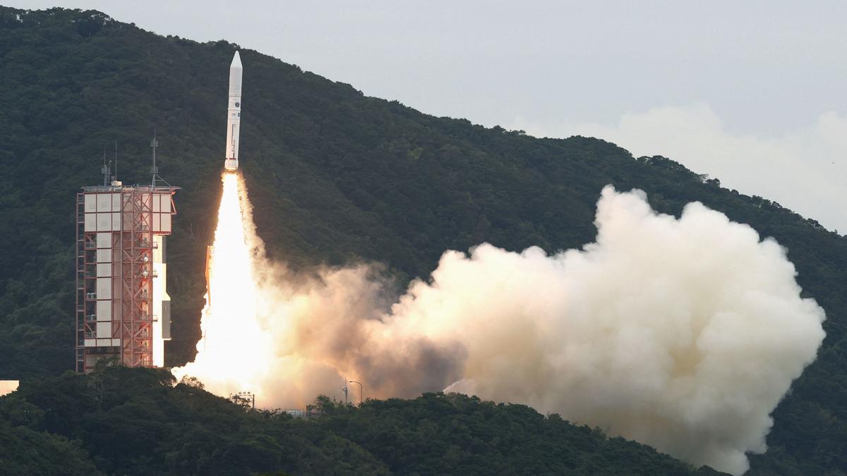 Lanzamiento del cohete Epsilon de Japón desde el Centro Espacial de Uchinoura, en la prefectura de Kagoshima.