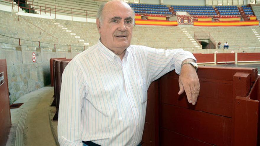 Eduardo Lozano en el callejón del coso de San Roque.