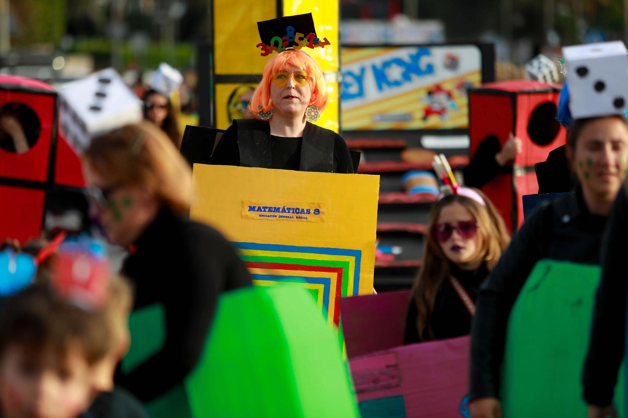 Todas las imágenes de la rúa de carnaval 2023 en Santa Eulària