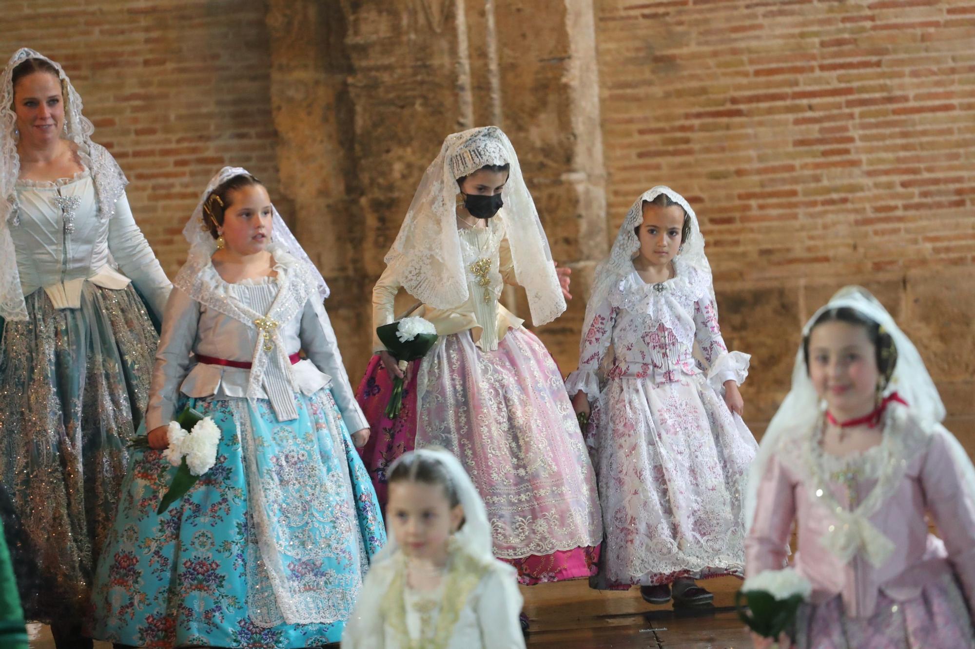 Búscate en el primer día de ofrenda por la calle de la Paz (entre las 20:00 a las 21:00 horas)