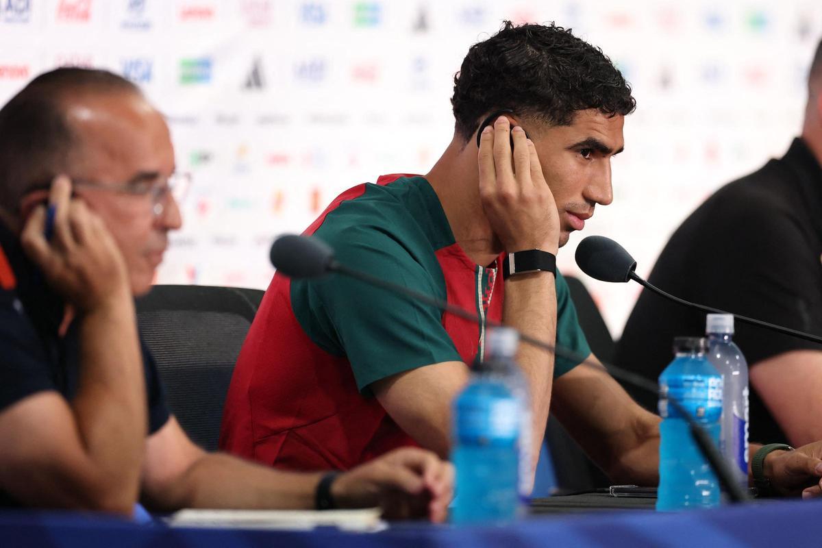 Achraf Hakimi, durante la rueda de prensa previa al Brasil - Marruecos