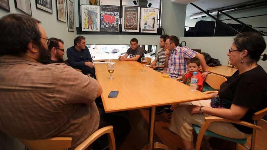 Algunos de los asistentes al inicio de la reunión, ayer, en el Hotel Pontiñas.