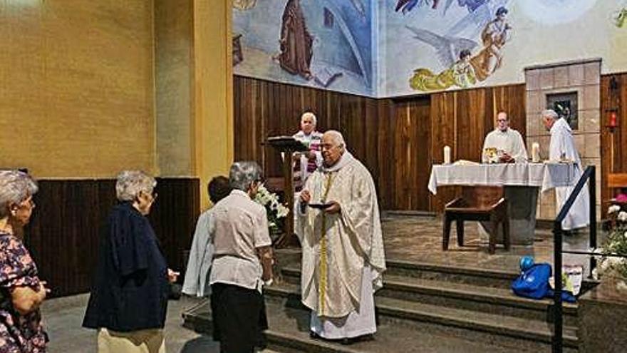 La celebració de l&#039;eucaristia al convent de les carmelites.