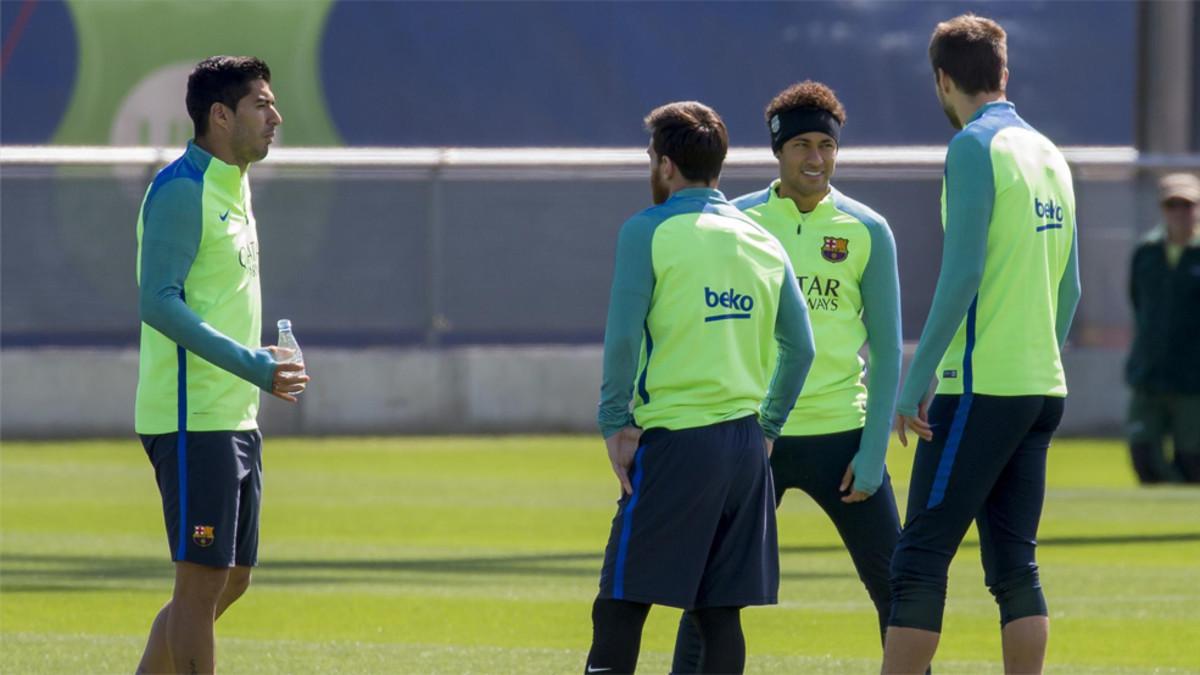 Neymar, junto a Luis Suárez, Messi y Piqué en el entrenamiento previo al Espanyol-Barça